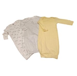 3- 0 to 3 month Gerber Night Gowns with Gloves. GUC Gender Neutral Colors